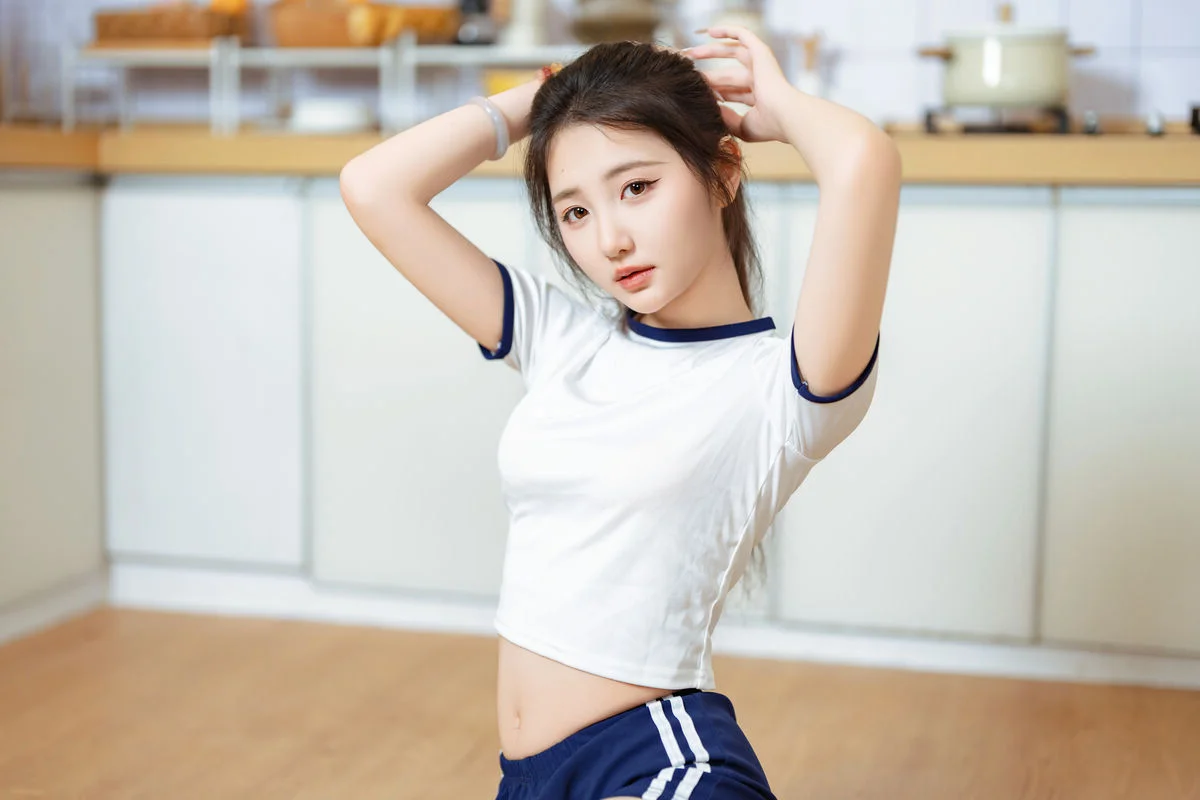 YiTuYu Art Language Vol.10542: A 50-Picture Artistic Showcase Featuring Model Oyee