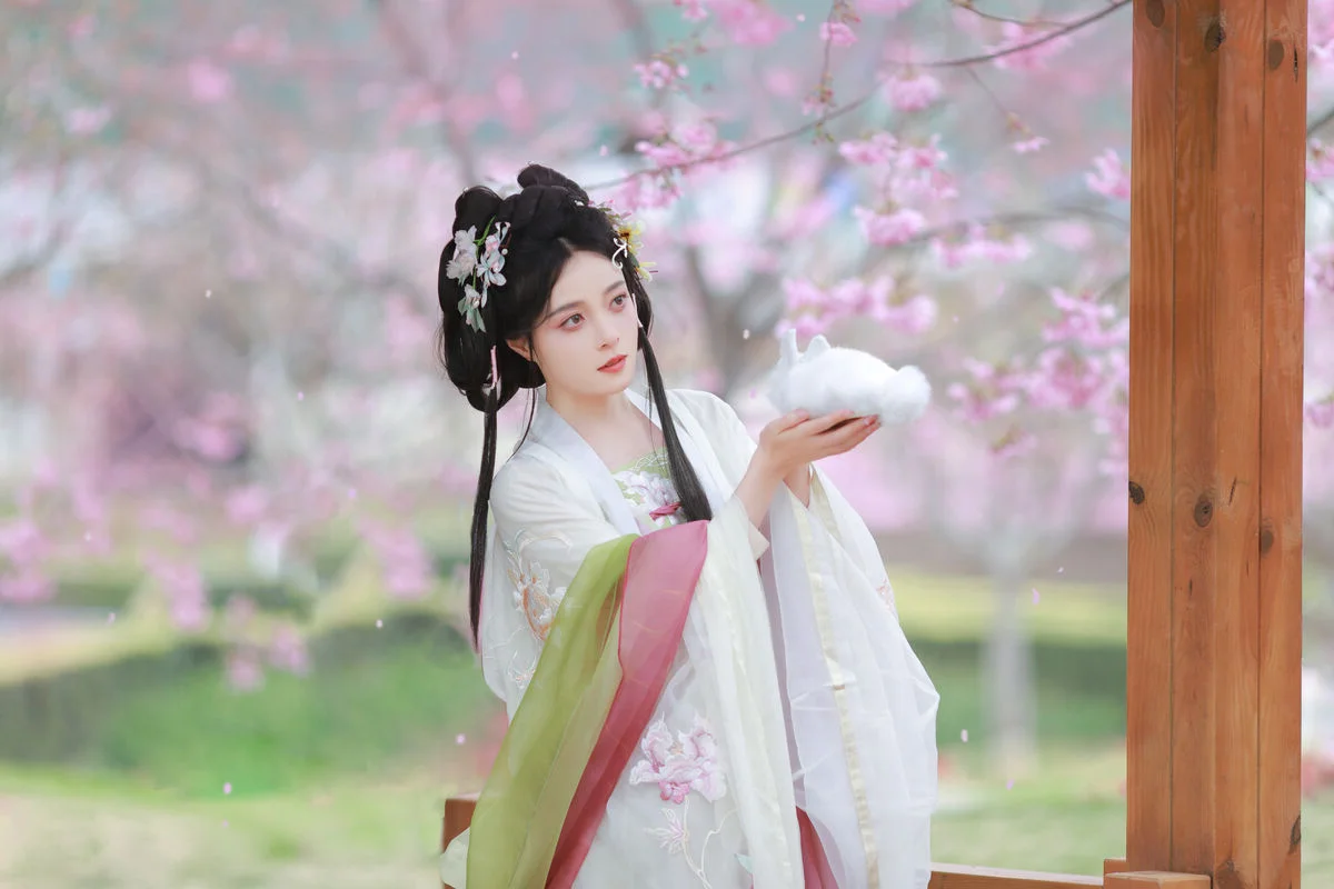 YiTuYu Art Language Vol.6610 Featuring Nu Li Hua Zhuang De Sui Sui