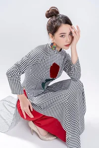 Rising Actress from Hai Duong Steals the Spotlight on Prime-Time Television - image 3