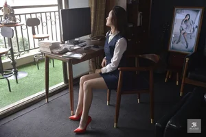 IESS Puhuiji Series Issue 242 Featuring Hostess Gege: A Sophisticated Chinese Model Showcase - image 8
