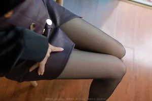 IESS Model Mei Zi: Elegance in Red High Heels - image 18