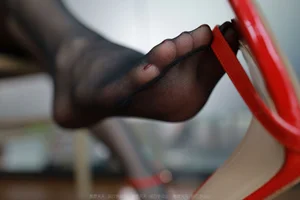 IESS Model Mei Zi: Elegance in Red High Heels - image 32