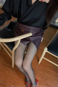 IESS Model Mei Zi: Elegance in Red High Heels - image 52