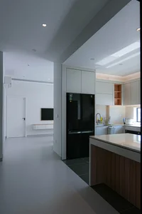 Minimalist Single Living: A Cozy Apartment Filled with Light - image 10