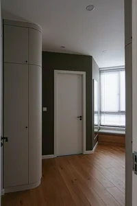 Minimalist Single Living: A Cozy Apartment Filled with Light - image 2