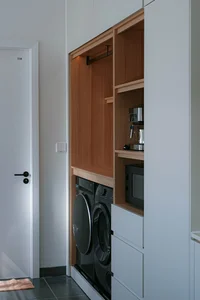 Minimalist Single Living: A Cozy Apartment Filled with Light - image 9