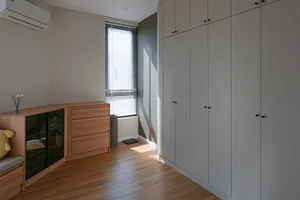 Minimalist Single Living: A Cozy Apartment Filled with Light - image 7