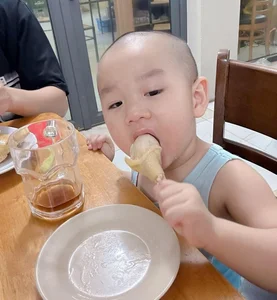 Dam Vinh Hung’s Daughter Gains Attention: Remarkable Growth and Parenting Insights of the Vietnamese Star - image 10