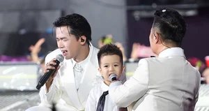 Heartwarming Moment: Bang Kieu Brings His Son On Stage in Emotional Performance - image 1