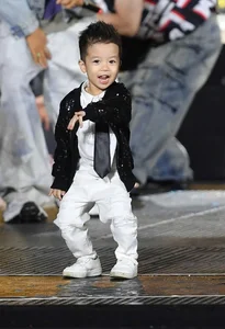 Heartwarming Moment: Bang Kieu Brings His Son On Stage in Emotional Performance - image 3