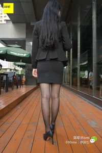 Professional Chic: Xin Xin in IESS Sixiangjia 026 Office Colleague Fashion Series - image 34