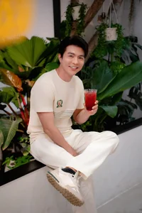 Vietnamese Celebrity News: Hoai Linh's Brother Robbed in Europe and Dong Anh Quynh's New Romance - image 55