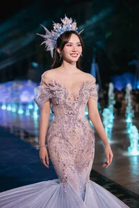 Mai Phuong and Phuong Nhi Transform into Mermaids on Runway - image 7