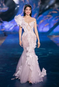 Mai Phuong and Phuong Nhi Transform into Mermaids on Runway - image 0