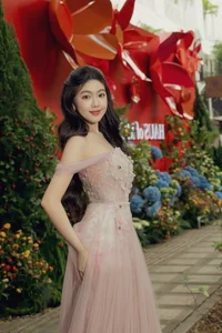 Beautiful Lo Lem Transforms into a Fairy Tale Princess in Forest Photoshoot - image 3