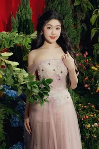 Beautiful Lo Lem Transforms into a Fairy Tale Princess in Forest Photoshoot - image 9