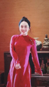 Elegant Peacock Pattern Ao Dai: MC Nghe An's Stunning Lunar New Year Photoshoot - image 7