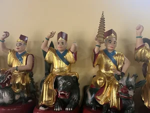 Exquisite Craftsmanship: 18 Arhat Statues Carved from Century-Old Precious Wood - image 0