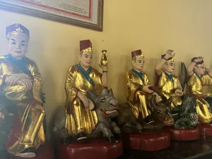 Exquisite Craftsmanship: 18 Arhat Statues Carved from Century-Old Precious Wood - image 5
