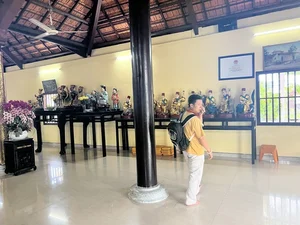 Exquisite Craftsmanship: 18 Arhat Statues Carved from Century-Old Precious Wood - image 7