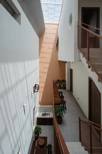 20 Skylight Window Ideas for Bright and Airy Bedrooms - image 13