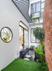 20 Skylight Window Ideas for Bright and Airy Bedrooms - image 2