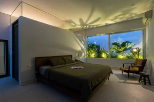 20 Skylight Window Ideas for Bright and Airy Bedrooms - image 3