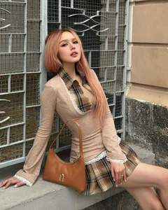 Xoài Non’s Most Stunning Outfits: A Look at Her Curve-Enhancing Style - image 3