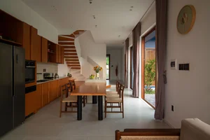 Stunning 2-Story Tropical Villa in Da Nang Featuring a Massive 6.7-Meter Cantilevered Roof - image 4