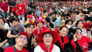 Vietnamese Artists Express Excitement and Pride for National Holidays - image 8