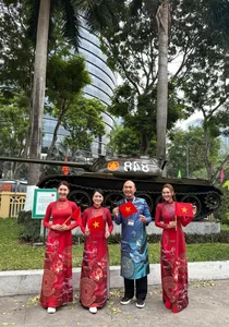 Vietnamese Artists Express Excitement and Pride for National Holidays - image 16