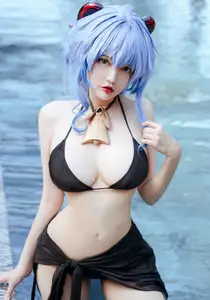 Coser Potato Godzilla's Alluring Ganyu Bikini Cosplay by the Pool - image 7