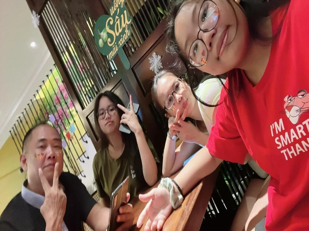 The Inspiring Life of Singer Cam Ly at 53: A Legacy of Music