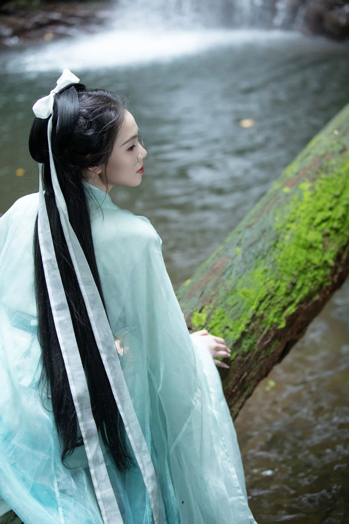 Visual Elegance: YiTuYu Art Language Vol.7592 Featuring Ling Ling