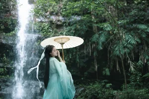 Visual Elegance: YiTuYu Art Language Vol.7592 Featuring Ling Ling - image 5