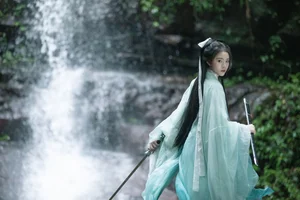 Visual Elegance: YiTuYu Art Language Vol.7592 Featuring Ling Ling - image 1