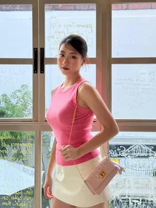 Le Quyen Flaunts Incredible Physique: The Queen of Tea Rooms Stuns in Latest Bikini Photos - image 2