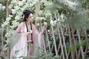 Artistic Expression: YiTuYu Art Language Vol.6164 with Model Zhi Zhi Qi - image 1