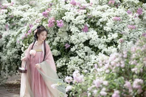 Artistic Expression: YiTuYu Art Language Vol.6164 with Model Zhi Zhi Qi - image 36