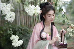 Artistic Expression: YiTuYu Art Language Vol.6164 with Model Zhi Zhi Qi - image 9