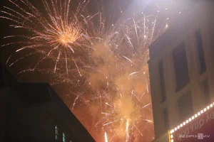 Spectacular Fireworks Displays Welcome the New Year with Brilliance - image 5