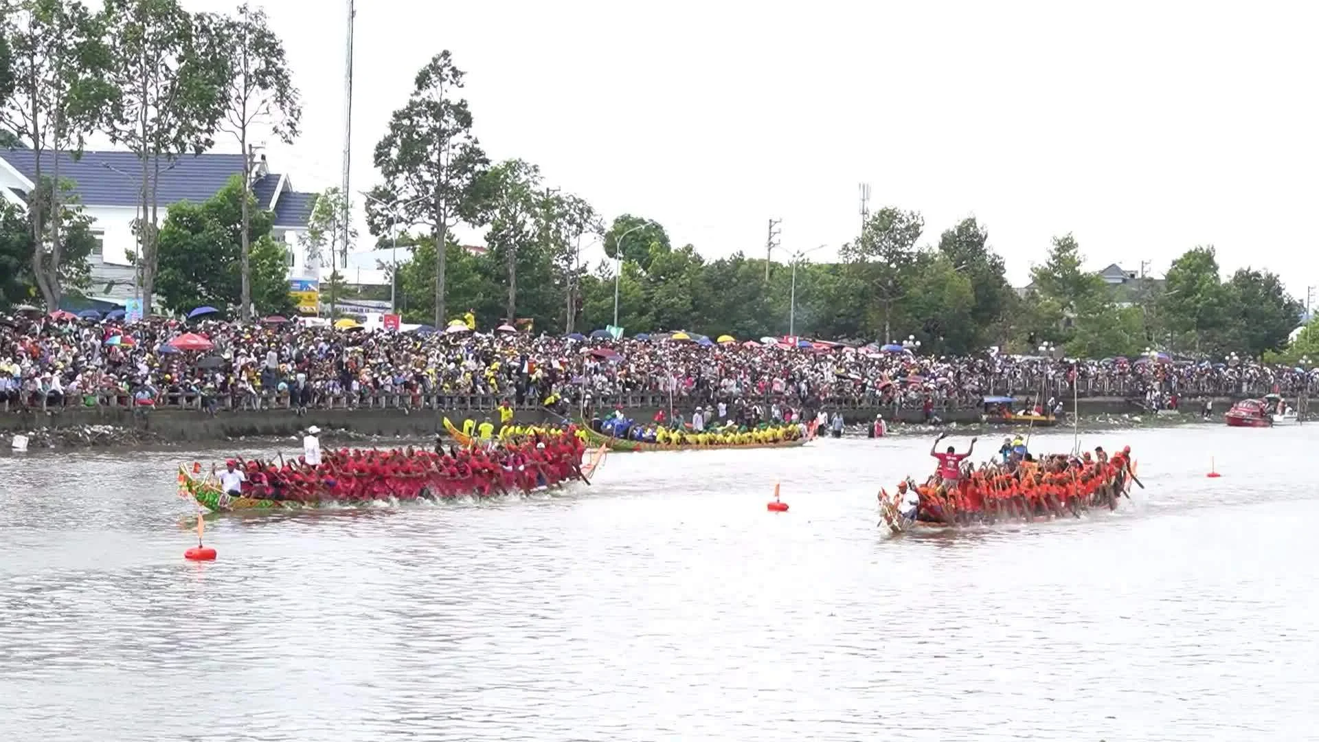 Ghe Ngo Racing: The Spectacular Traditional Festival of the Mekong Delta