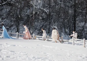 The New Generation Of Models 2024: Vietnamese Fashion Conquers -8°C Snow in Korea - image 2