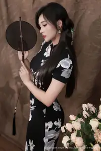 Nan Qiao XiuRen No.10655 Exudes Modern Oriental Charm in a Stunning Floral Dress - image 3