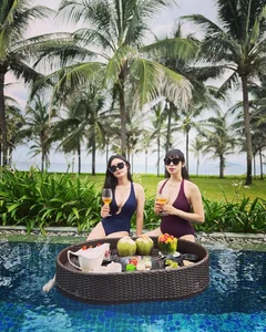 VTV Host Quoc Khanh's Wife Shares Heartwarming Family Portraits - image 14