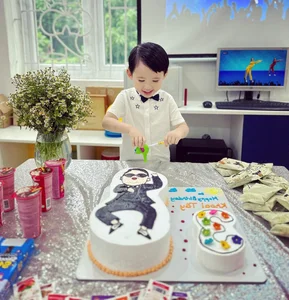 VTV Host Quoc Khanh's Wife Shares Heartwarming Family Portraits - image 13