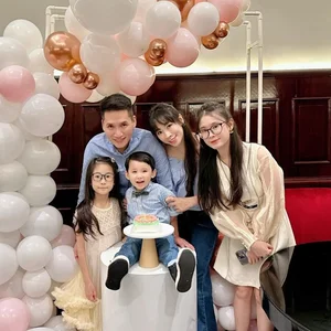 VTV Host Quoc Khanh's Wife Shares Heartwarming Family Portraits - image 5