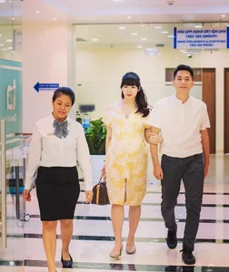 VTV Host Quoc Khanh's Wife Shares Heartwarming Family Portraits - image 19