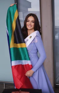Stunning 19-Year-Old South African Beauty Representing Her Nation at the Miss World Pageant - image 4