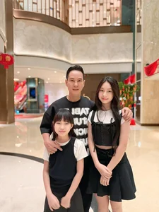 The Viral Charm of Ly Hai’s 12-Year-Old Daughter: A New Generation of Style - image 1